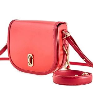 Marc Jacobs “The Saddle” in geranium